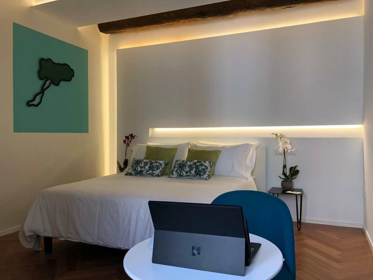 Duetto Al Duomo Hotel Наполи Екстериор снимка